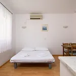 A1-apt W Shared Pool & Balcony Next To The Trogir