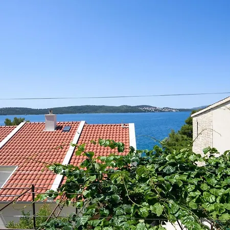 A1-apt W Shared Pool & Balcony Next To The * Trogir