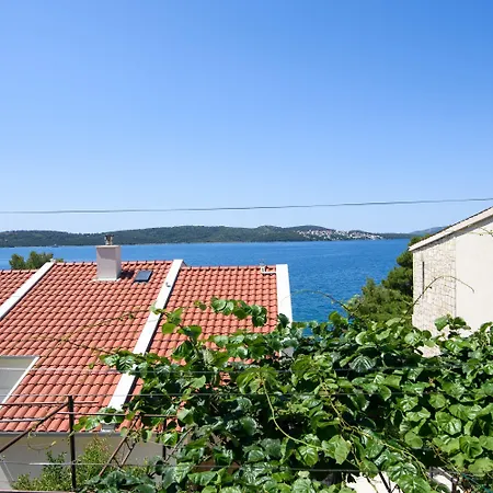 A1-apt W Shared Pool & Balcony Next To The * Trogir