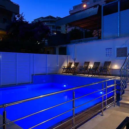 A1-apt W Shared Pool & Balcony Next To The *