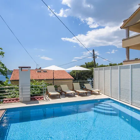 Appartamento A1-apt W Shared Pool & Balcony Next To The Traù