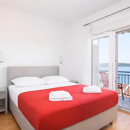 A1-apt W Shared Pool & Balcony Next To The Appartamento *