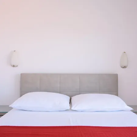 A1-apt W Shared Pool & Balcony Next To The *