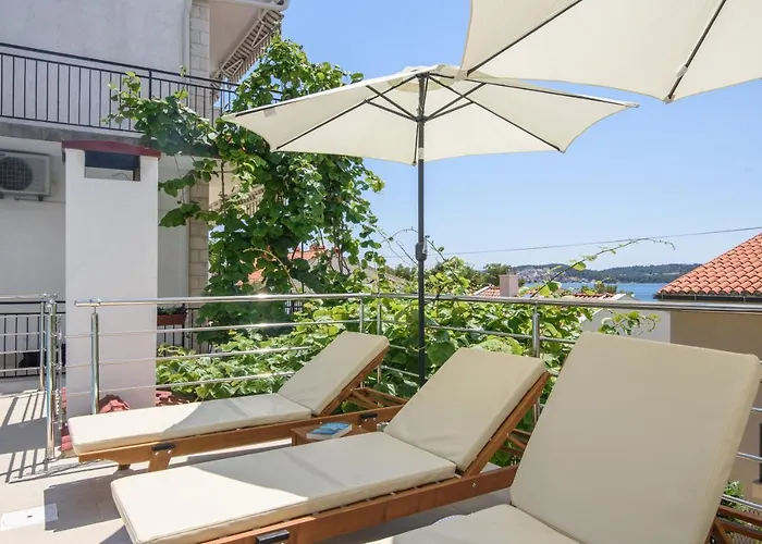 A1-apt W Shared Pool & Balcony Next To The Apartman Trogir