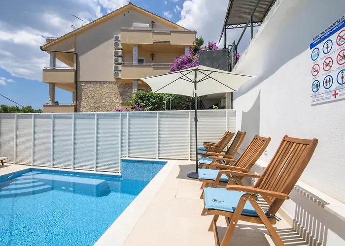 A1-apt W Shared Pool & Balcony Next To The Trogir