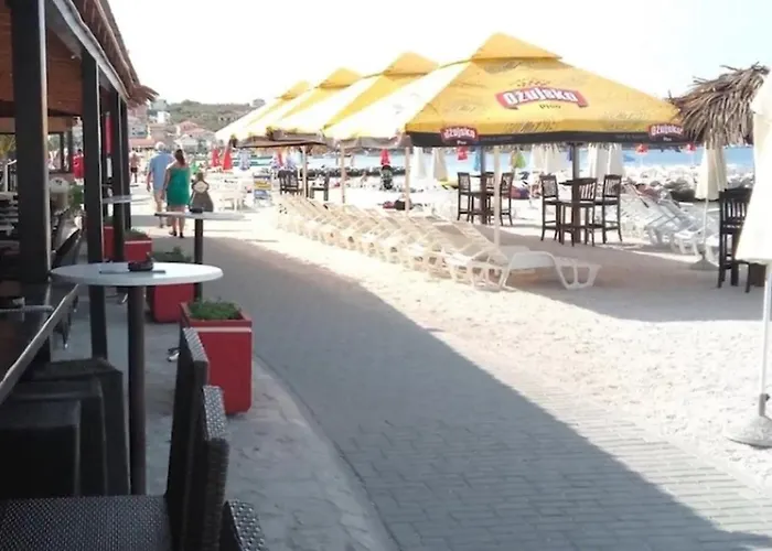 A1-apt W Shared Pool & Balcony Next To The Apartman