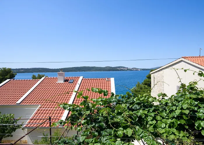 A1-apt W Shared Pool & Balcony Next To The * Trogir