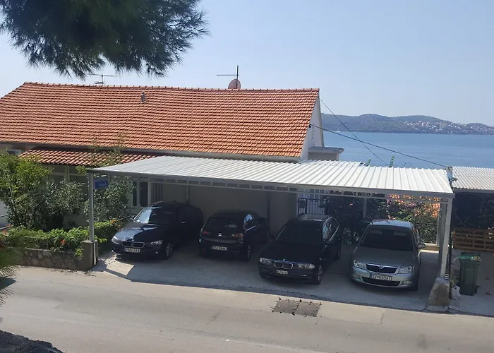 A1-apt W Shared Pool & Balcony Next To The * Trogir