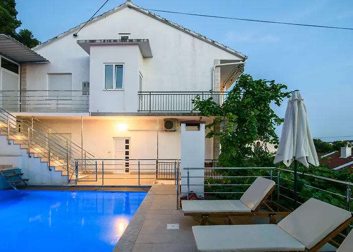 A1-apt W Shared Pool & Balcony Next To The * Trogir