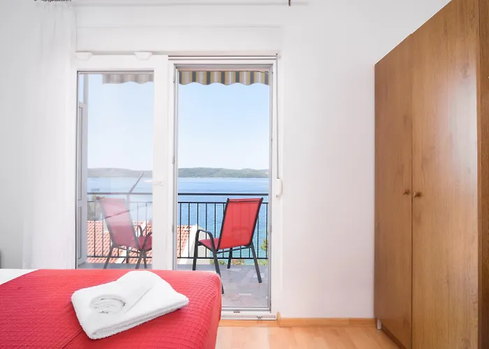 A1-apt W Shared Pool & Balcony Next To The アパート *