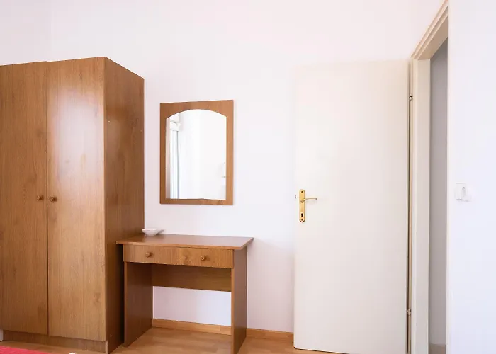 A1-apt W Shared Pool & Balcony Next To The Trogir