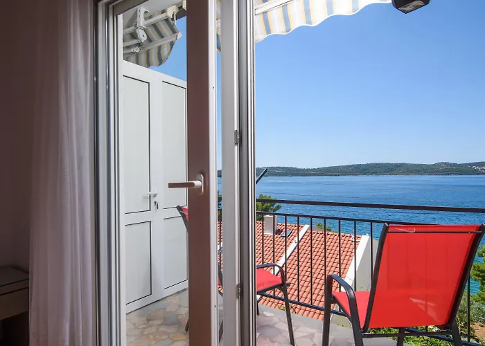 A1-apt W Shared Pool & Balcony Next To The * Trogir