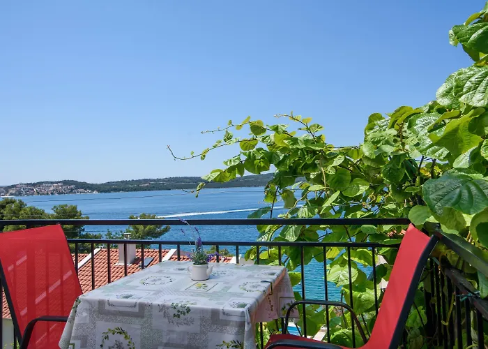 A1-apt W Shared Pool & Balcony Next To The Apartman Trogir