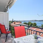 A1-apt W Shared Pool & Balcony Next To The تروغير