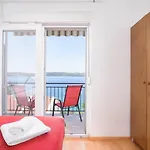 A1-apt W Shared Pool & Balcony Next To The شقة *