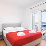 A1-apt W Shared Pool & Balcony Next To The شقة *