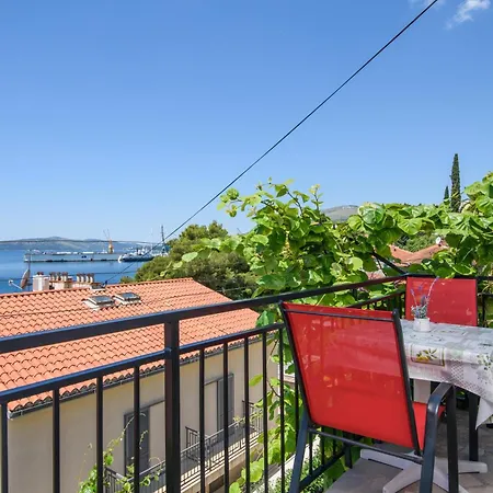 Apartman A1-apt W Shared Pool & Balcony Next To The Trogir