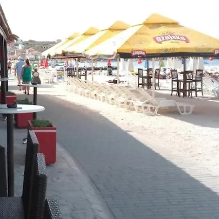 A1-apt W Shared Pool & Balcony Next To The Apartman