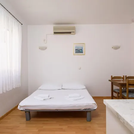 A1-apt W Shared Pool & Balcony Next To The Trogir