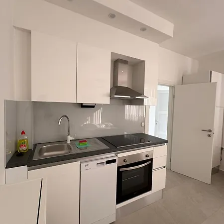 A1-apt W Shared Pool & Balcony Next To The 特罗吉尔