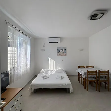 A1-apt W Shared Pool & Balcony Next To The * 特罗吉尔