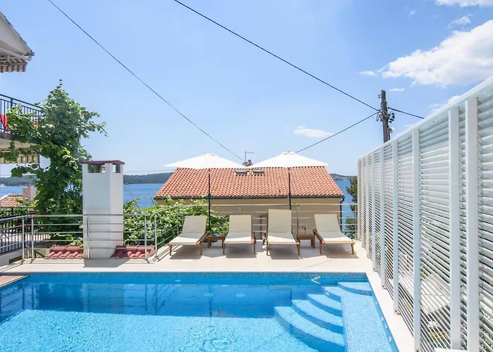 A1-apt W Shared Pool & Balcony Next To The 公寓