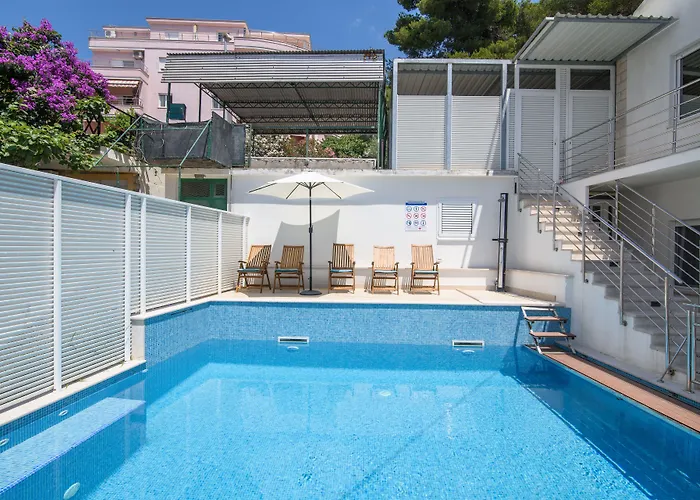 A1-apt W Shared Pool & Balcony Next To The Appartement *