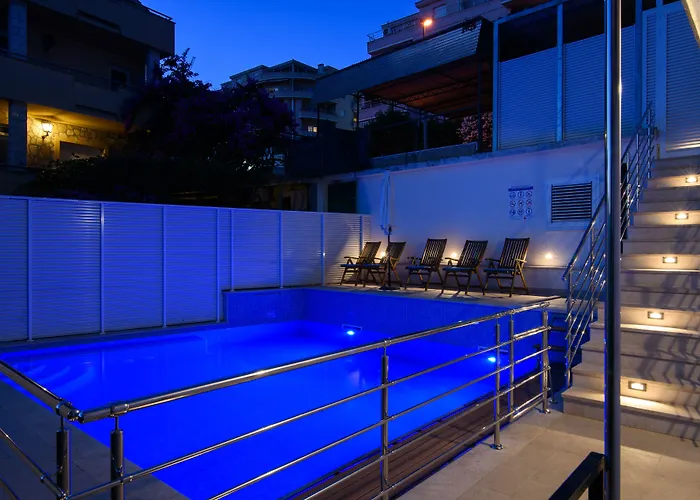 A1-apt W Shared Pool & Balcony Next To The *