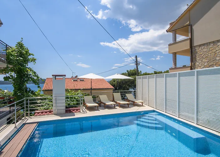 Appartement A1-apt W Shared Pool & Balcony Next To The Trogir