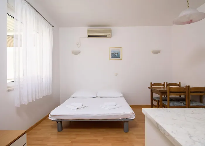 A1-apt W Shared Pool & Balcony Next To The Trogir