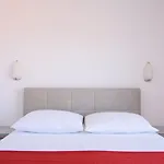 A1-apt W Shared Pool & Balcony Next To The *