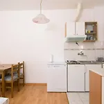A1-apt W Shared Pool & Balcony Next To The 아파트 *