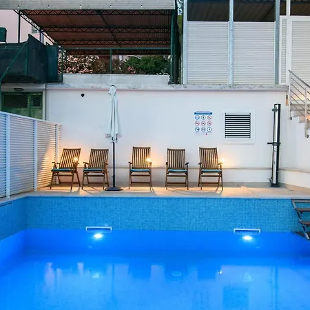 شقة A1-apt W Shared Pool & Balcony Next To The *